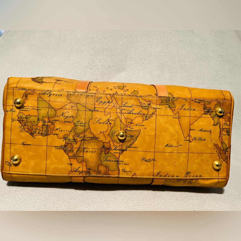 ALVIERO Martini World Map Boston Bag - Picture 9 of 13